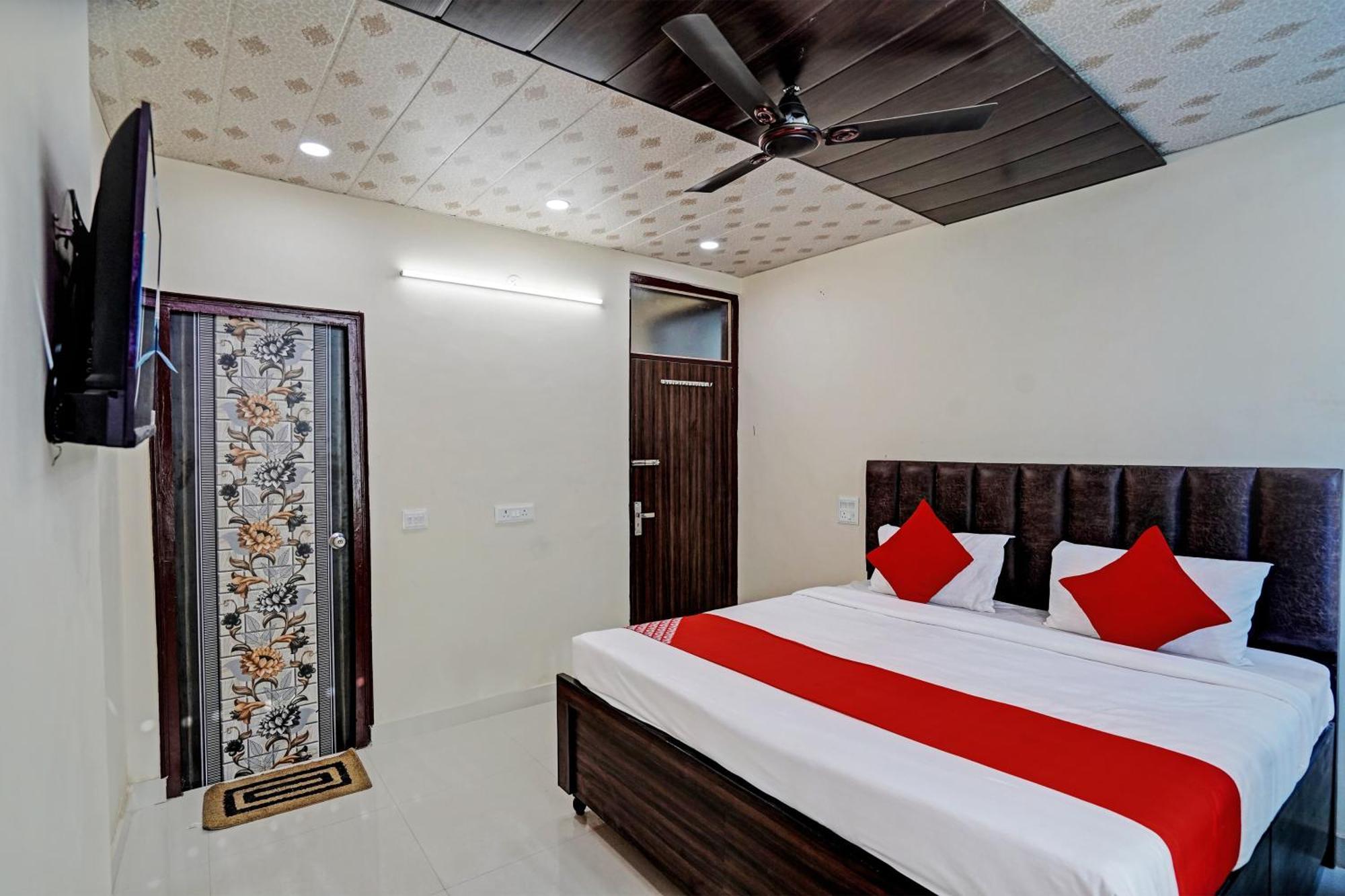 Oyo Flagship Evergreen Tower Hotel Ghaziabad Extérieur photo