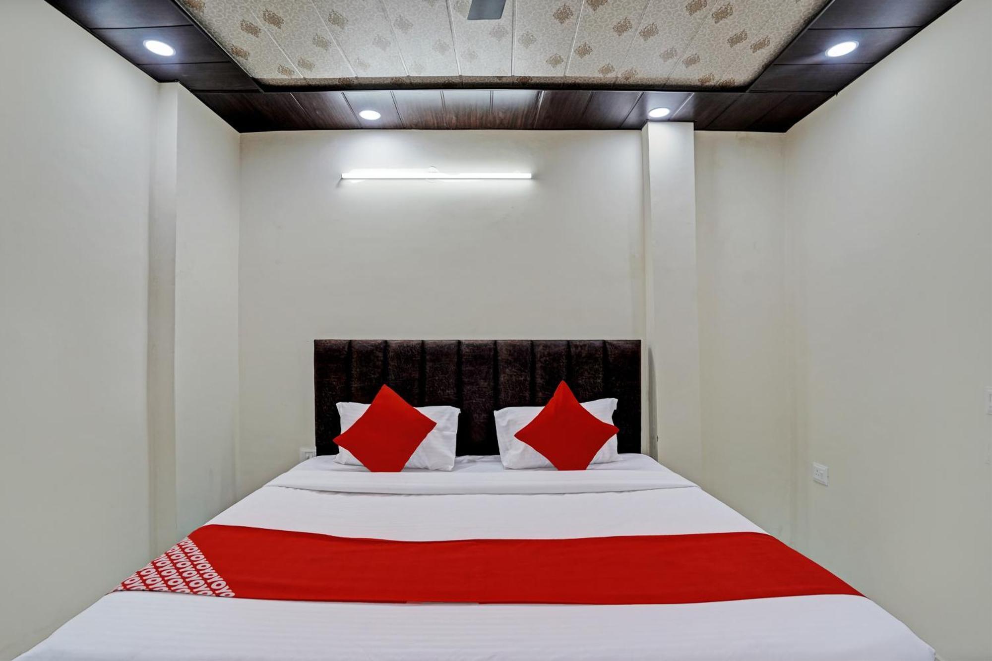 Oyo Flagship Evergreen Tower Hotel Ghaziabad Extérieur photo