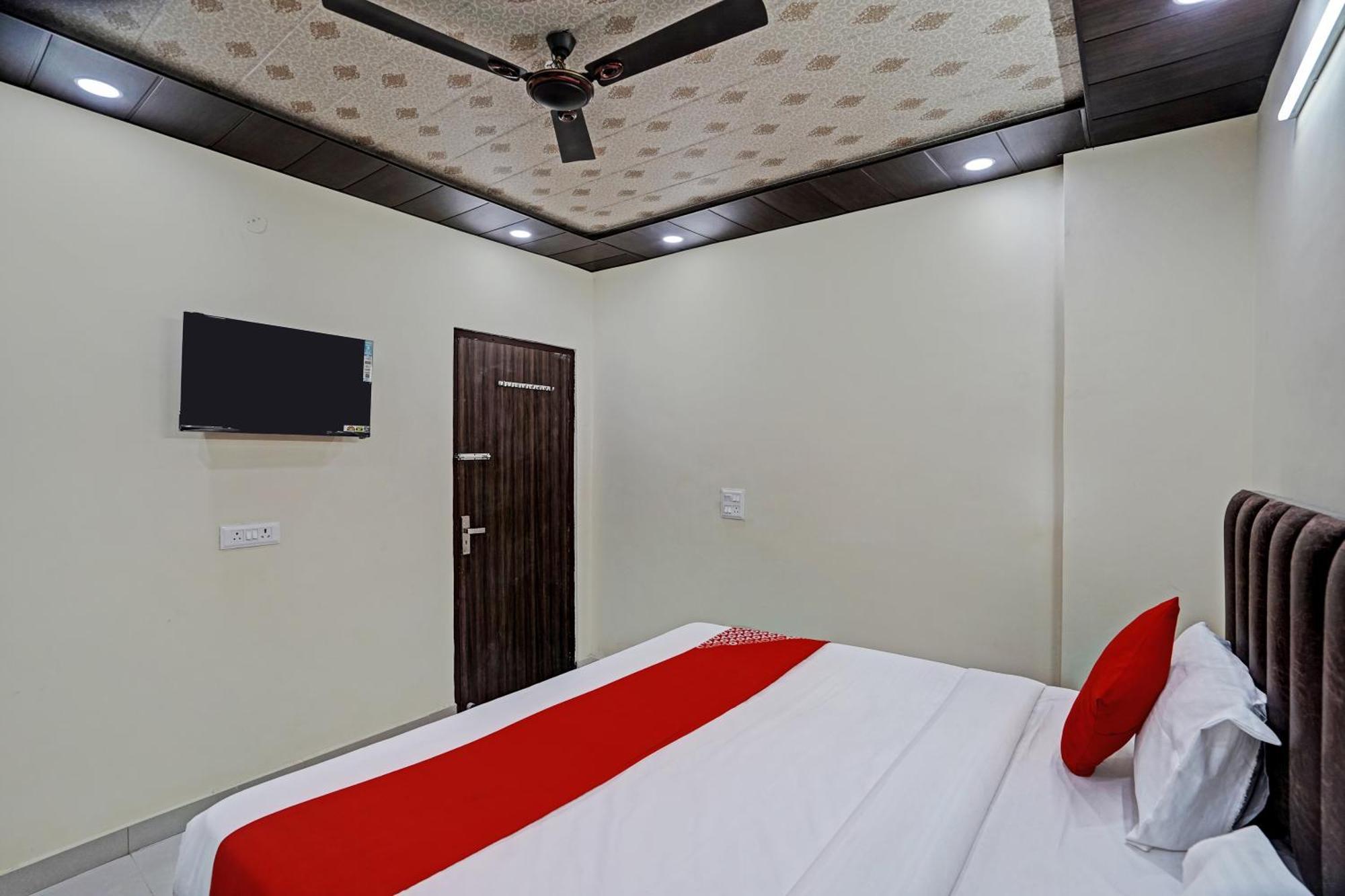 Oyo Flagship Evergreen Tower Hotel Ghaziabad Extérieur photo