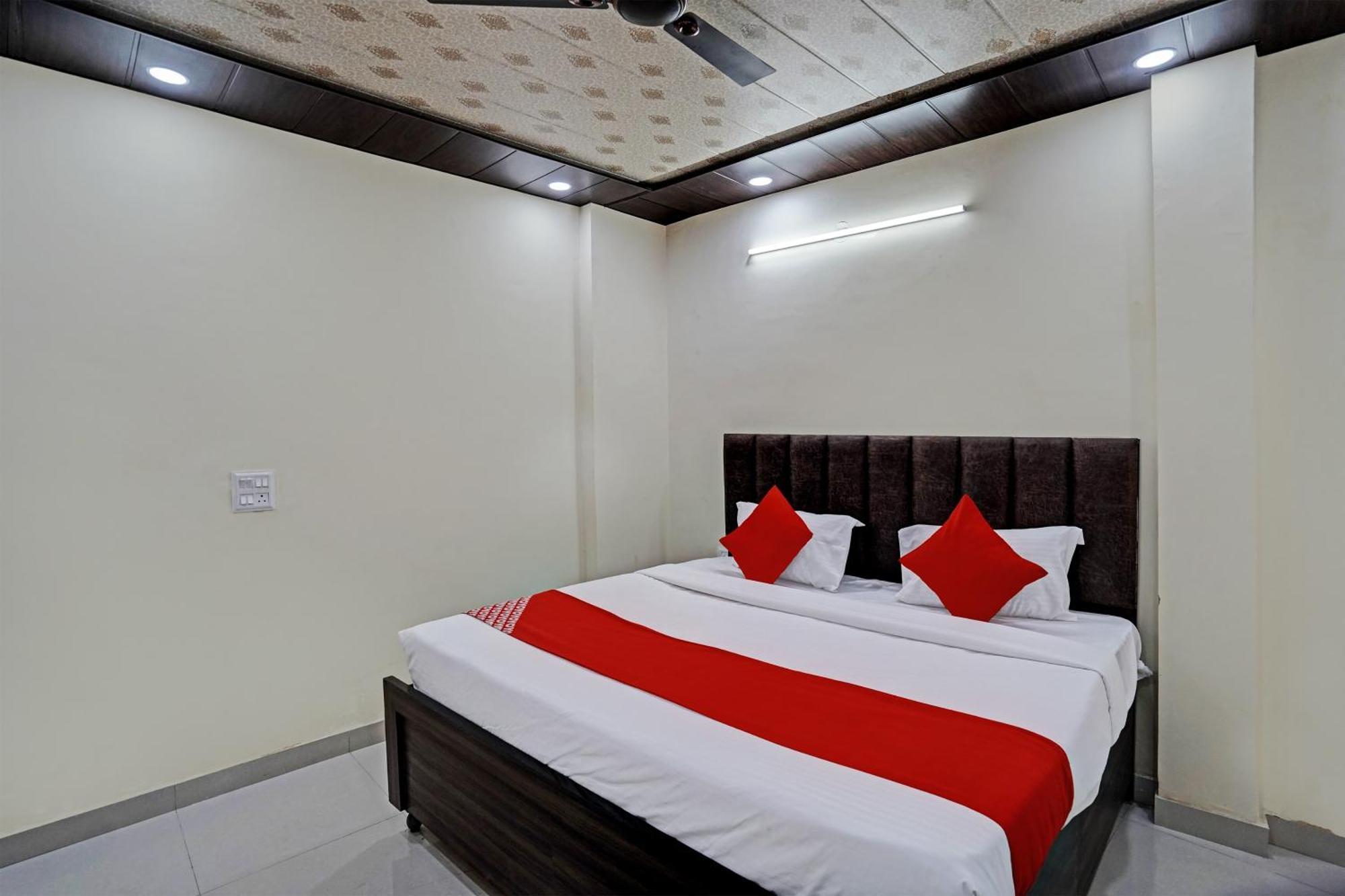 Oyo Flagship Evergreen Tower Hotel Ghaziabad Extérieur photo