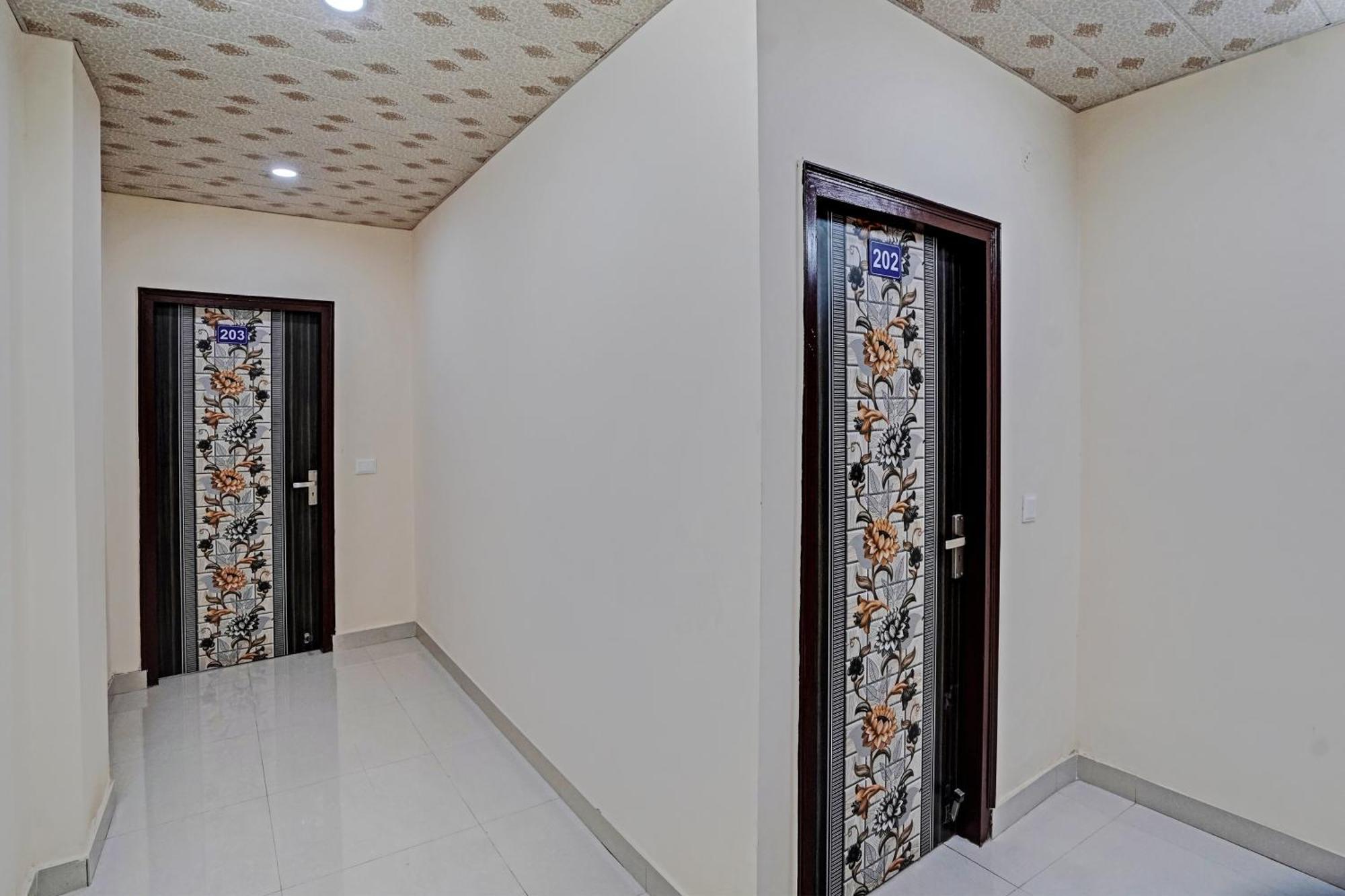 Oyo Flagship Evergreen Tower Hotel Ghaziabad Extérieur photo