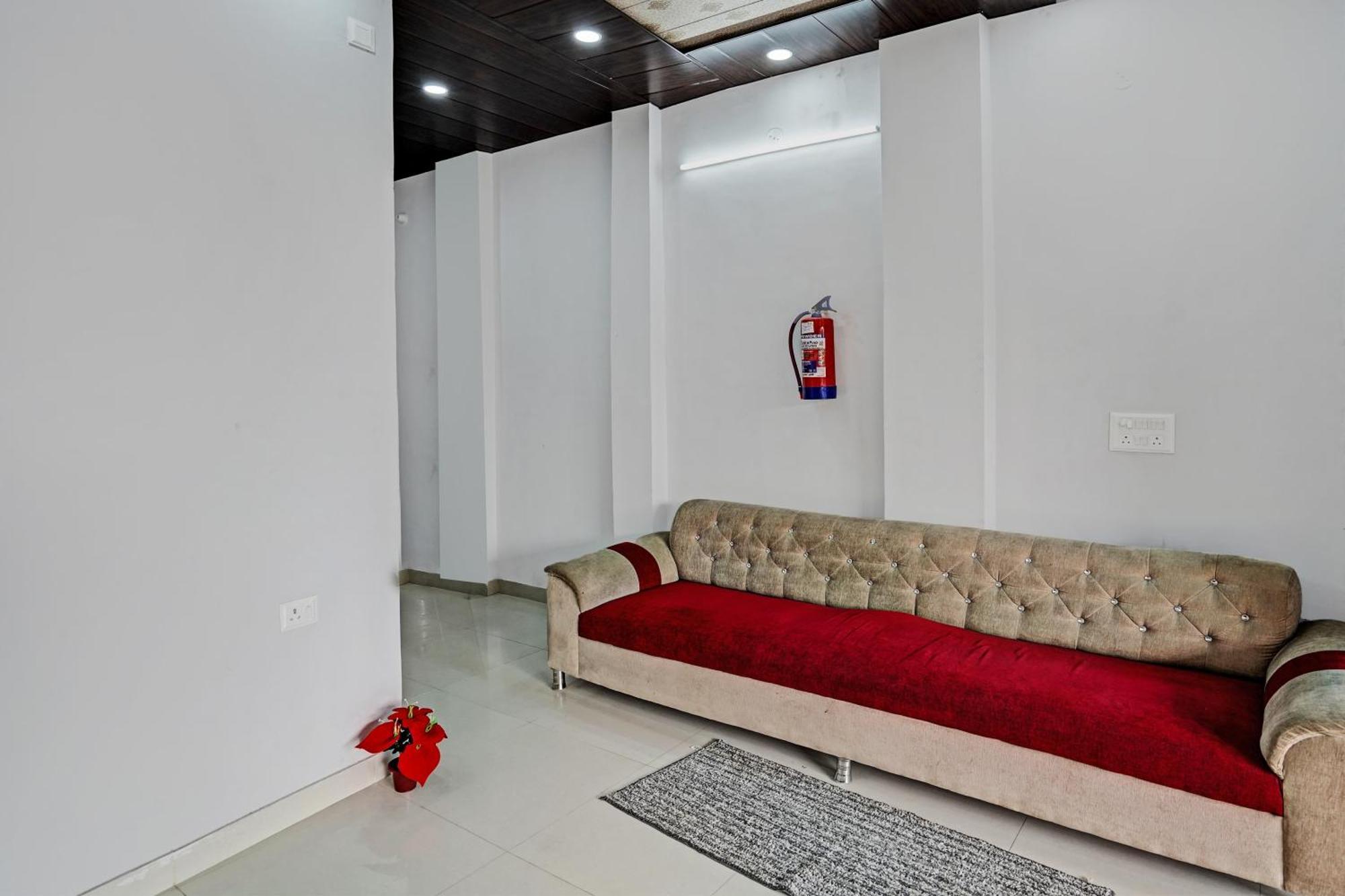 Oyo Flagship Evergreen Tower Hotel Ghaziabad Extérieur photo