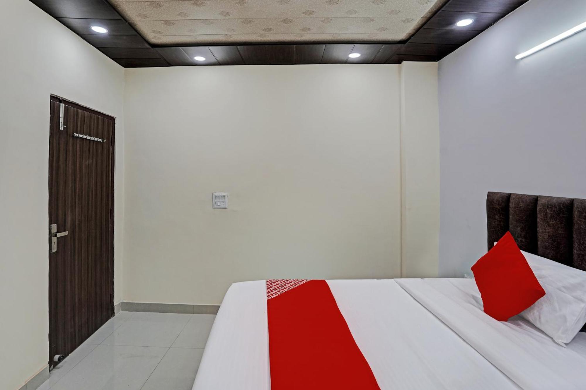 Oyo Flagship Evergreen Tower Hotel Ghaziabad Extérieur photo