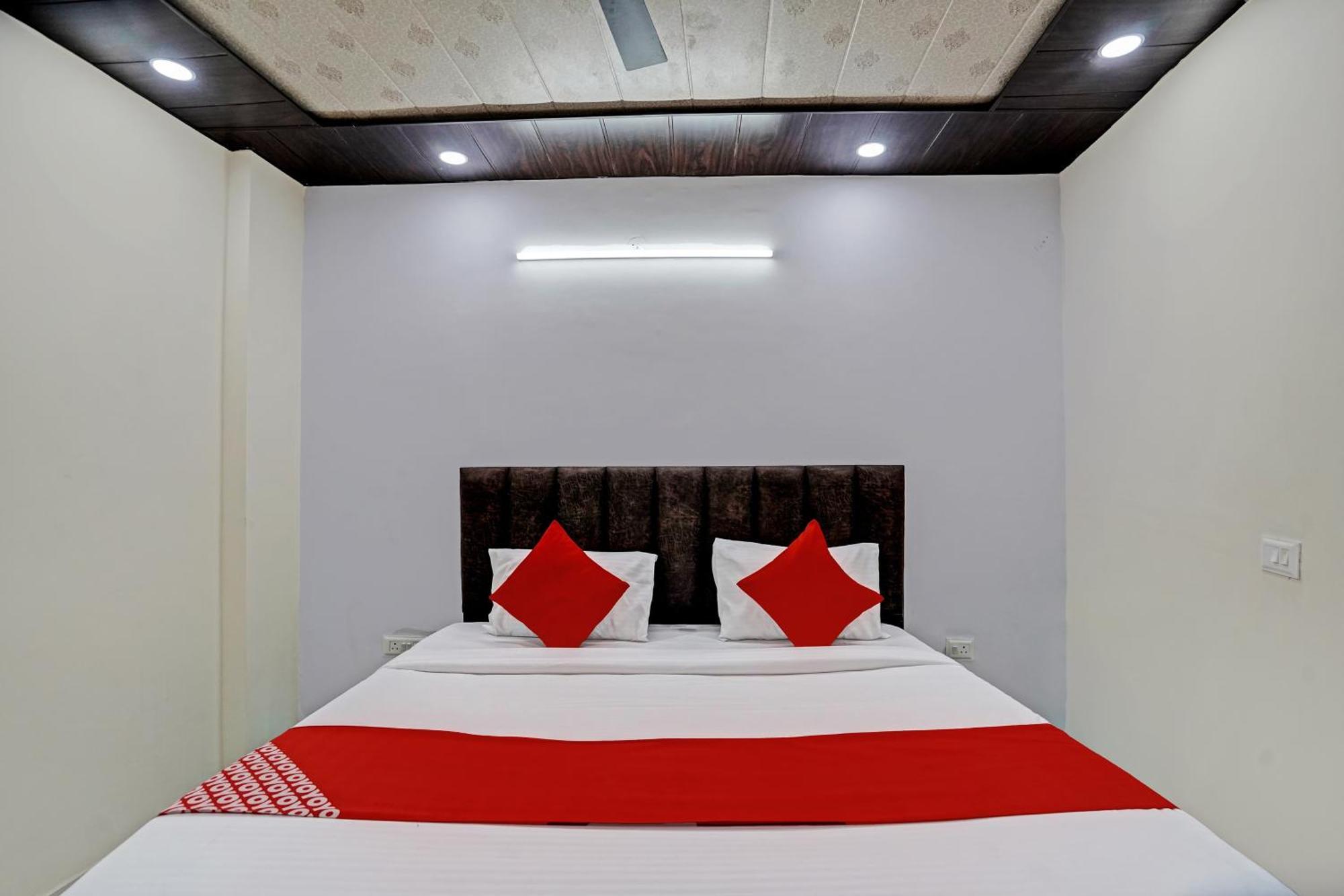 Oyo Flagship Evergreen Tower Hotel Ghaziabad Extérieur photo